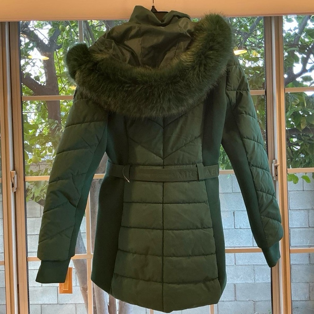 Michael Kors Womens Hooded Puffer Jacket with Faux Fur Trim and Belt - Picture 3 of 3